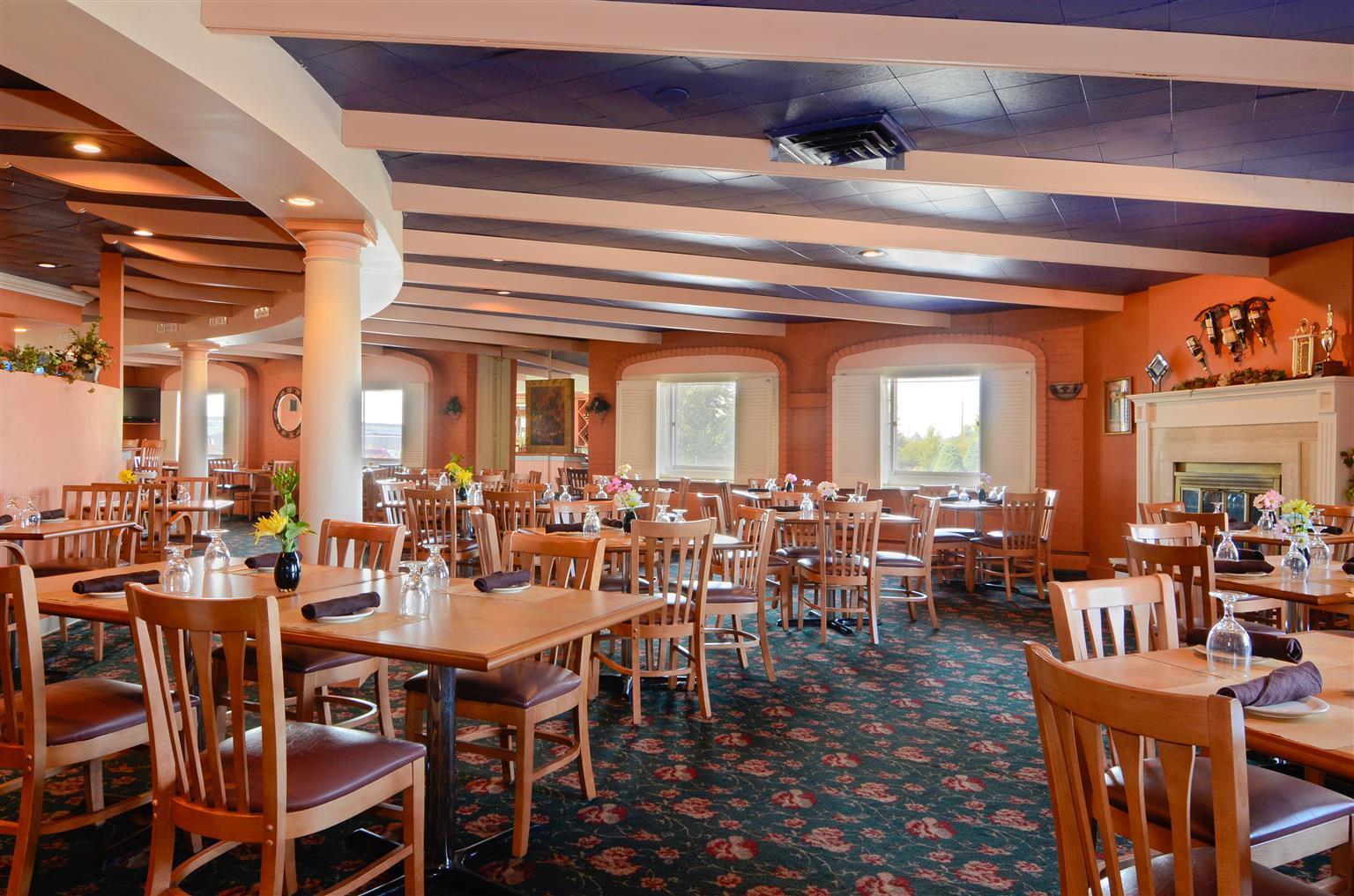 Magnuson Grand Pioneer Inn And Suites Escanaba Restaurant bilde